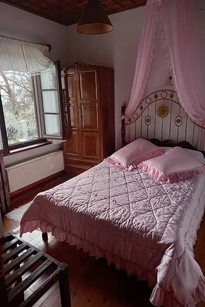Room One — Photo 1