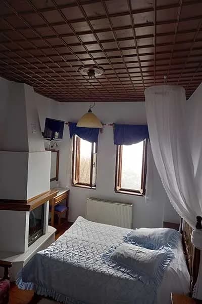 Room Seven — Photo 1