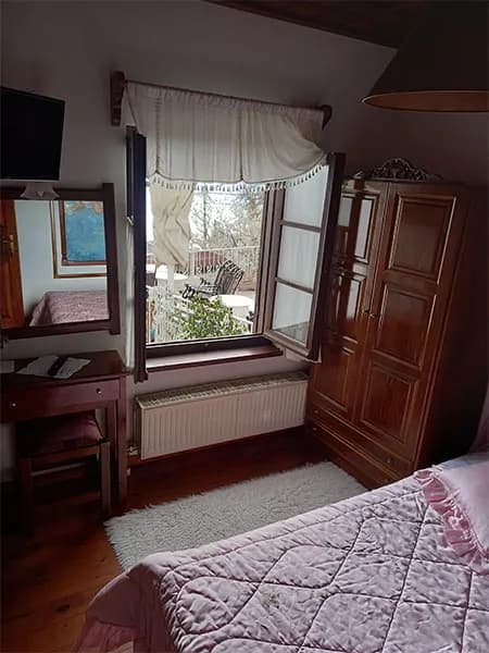 Room One — Photo 3