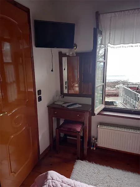 Room One — Photo 4