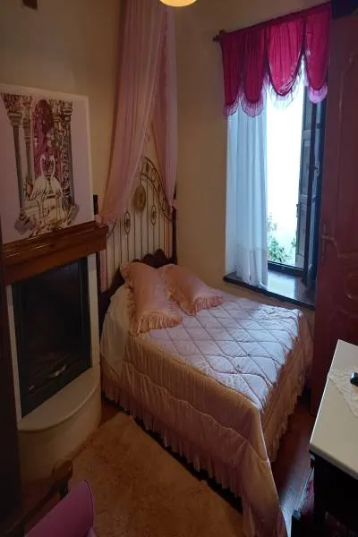 Room Four — Photo 1