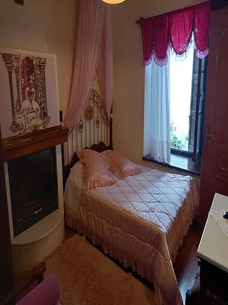 Room Four — Photo 2