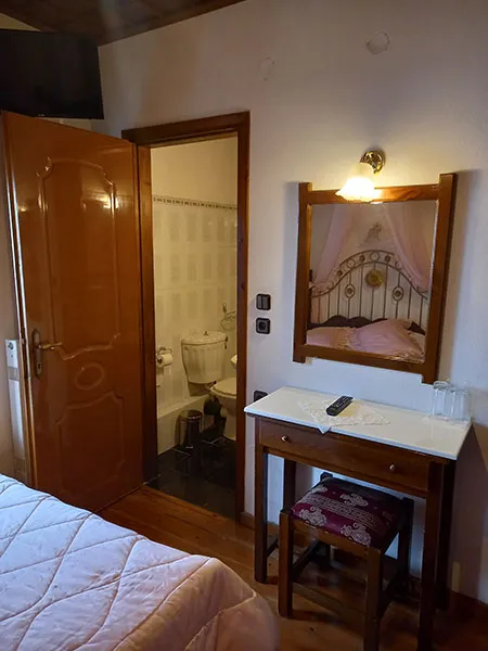 Room Four — Photo 3