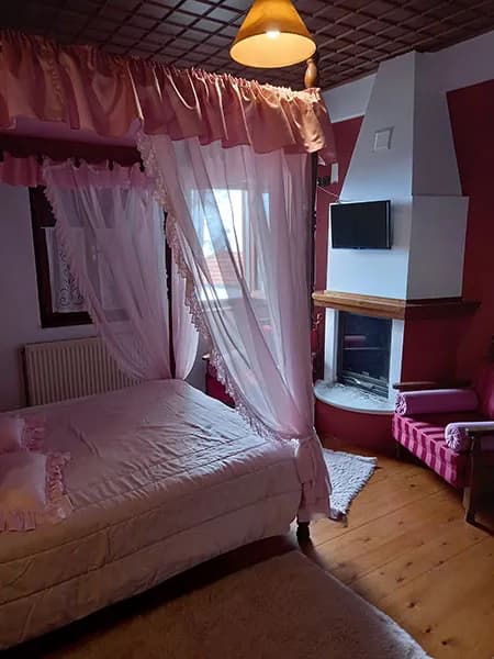 Room Six — Photo 2