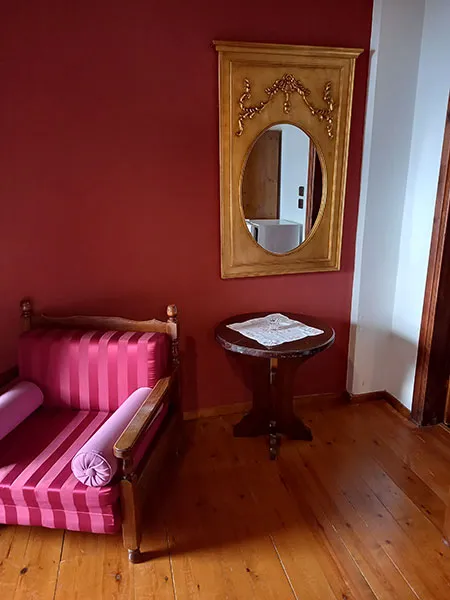 Room Six — Photo 3
