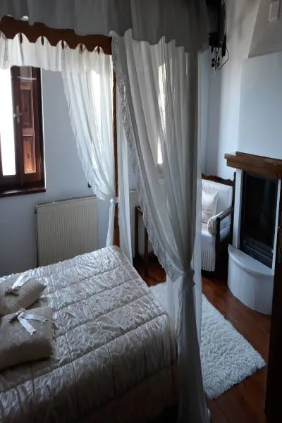Room Eight — Photo 1