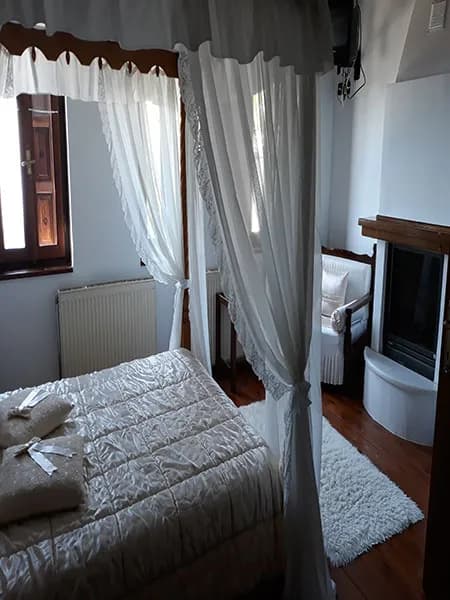 Room Eight — Photo 2